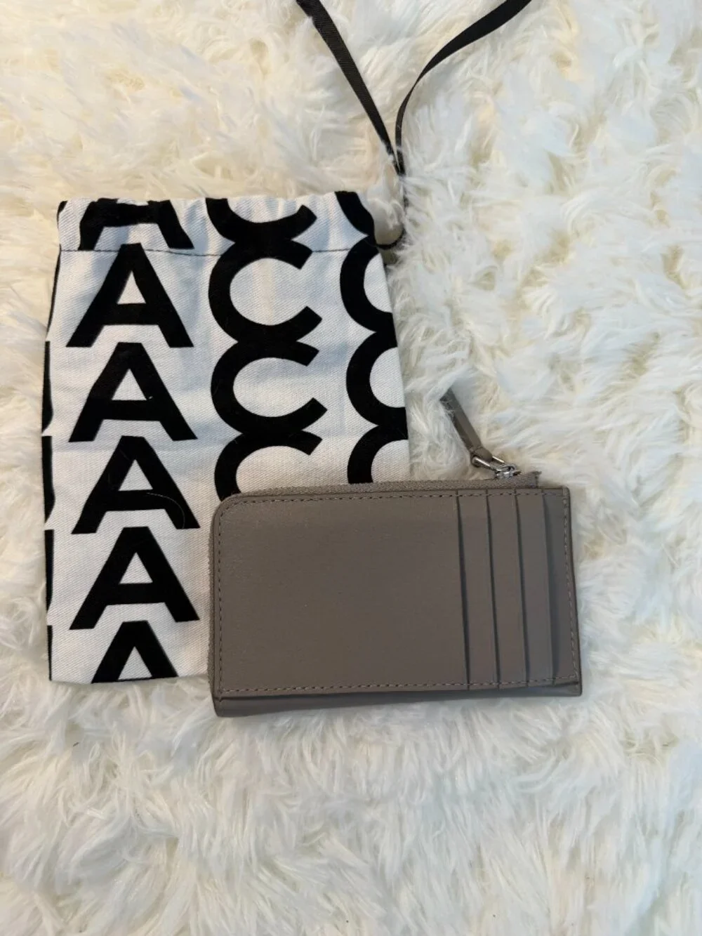Marc Jacob's the Leather J Marc Top Zip Multi Wallet